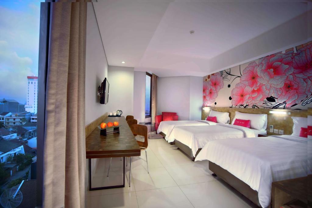 Aston Inn Pantai Losari Макасар Экстерьер фото