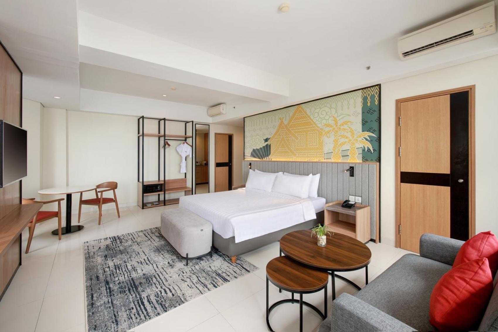 Aston Inn Pantai Losari Макасар Экстерьер фото
