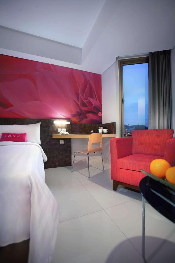Aston Inn Pantai Losari Макасар Экстерьер фото